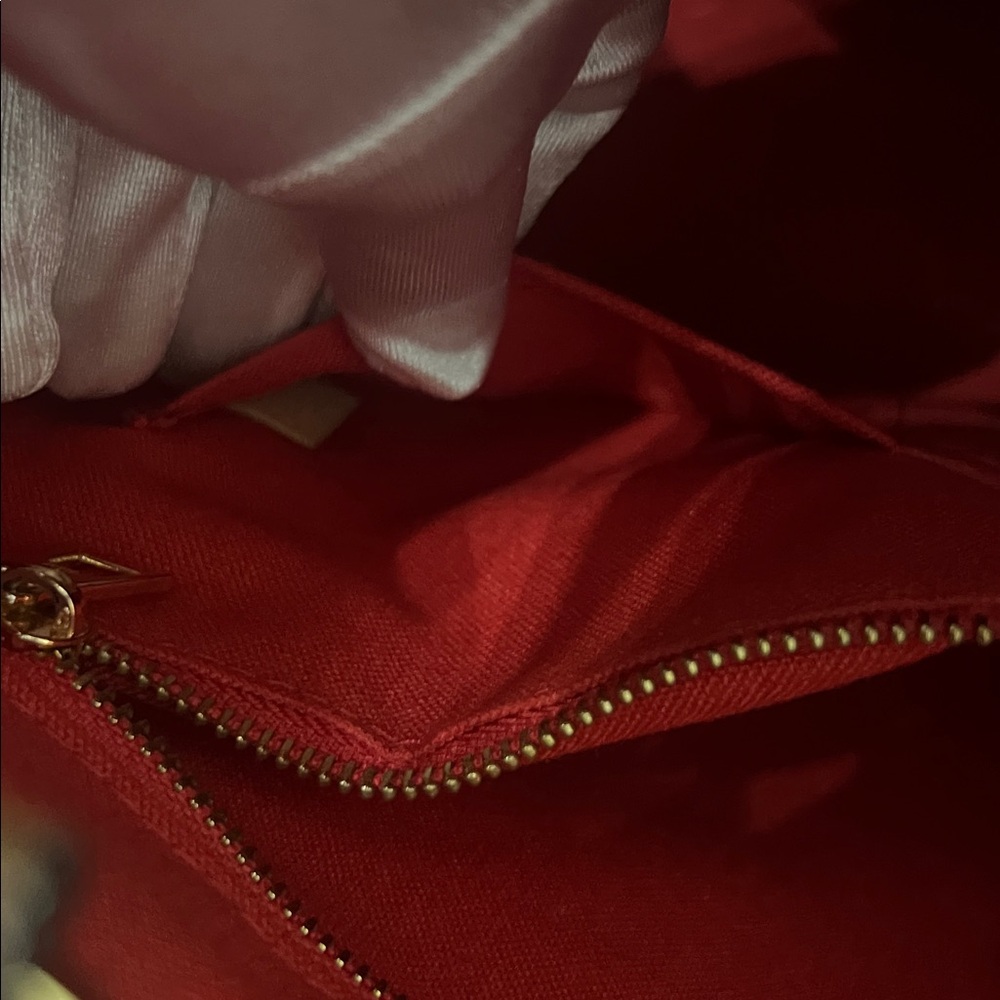 Louis Vuitton Onthego Bag - Picture 7 of 11